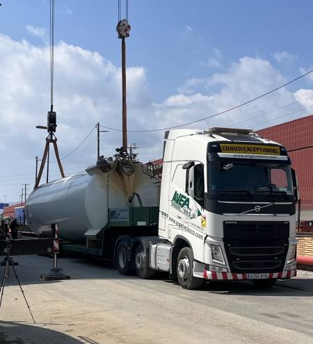 Retirada de gasificadores y depósito en el Prat de Llobregat
