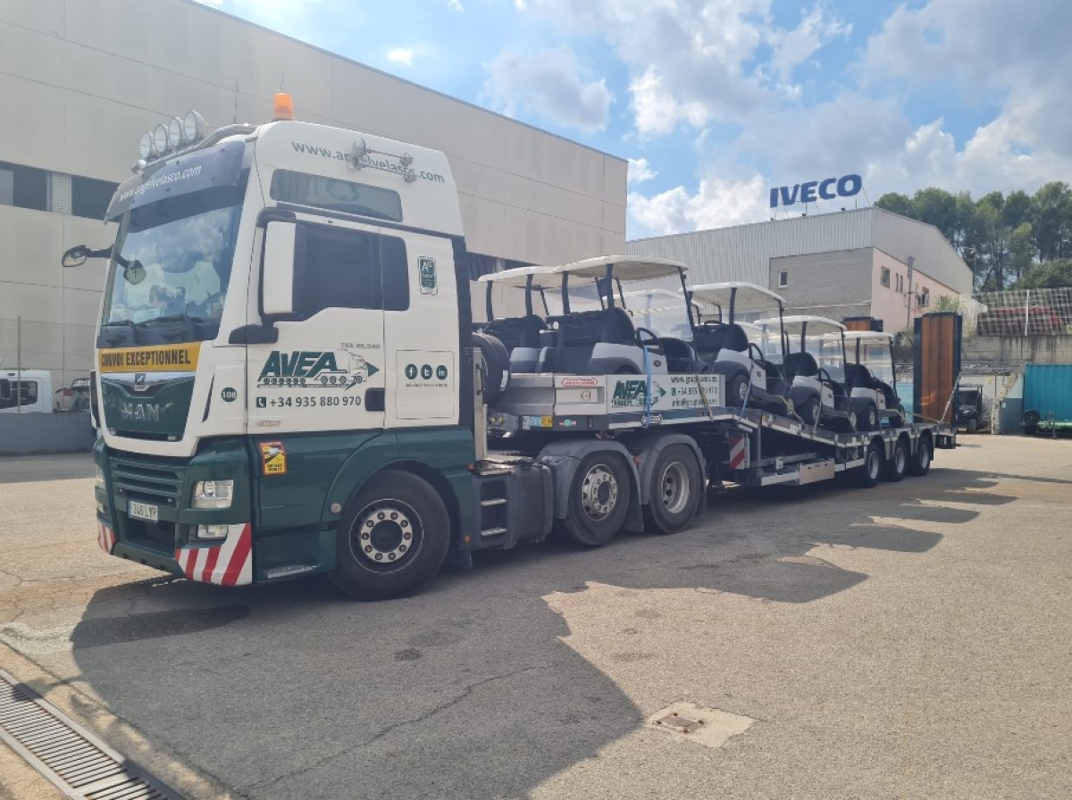 Góndola d'última generació  Nooteboom, millora en el condicionament i transports de vehicles per carretera.