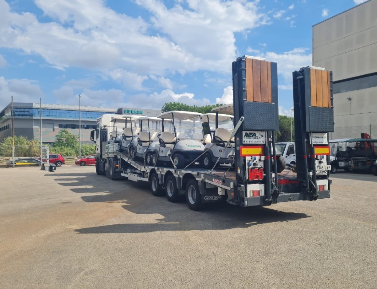 Góndola d'última generació  Nooteboom, millora en el condicionament i transports de vehicles per carretera.