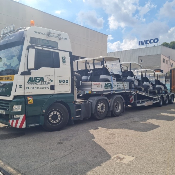 Góndola d'última generació  Nooteboom, millora en el condicionament i transports de vehicles per carretera.