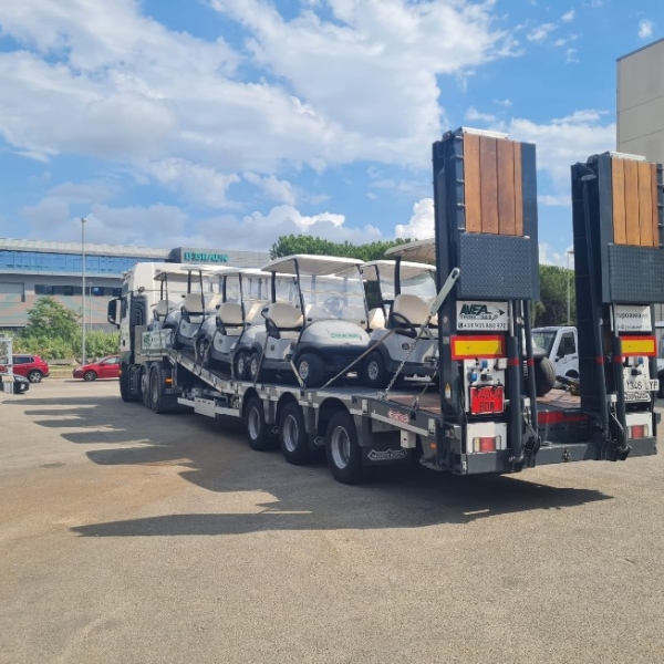 Góndola d'última generació  Nooteboom, millora en el condicionament i transports de vehicles per carretera.